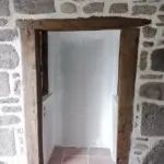 agencement intérieur : pose de placo dans une niche encadrée de poutre en bois