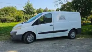 Camion de l'entreprise Nicole Menuiserie