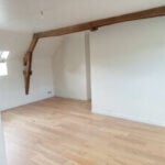 Pose de parquet et placo dans une chambre avant d'être repeinte