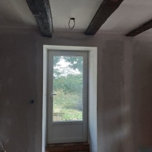 agencement intérieur : Pose de placo et bandes dans une pièce entière, murs et plafond